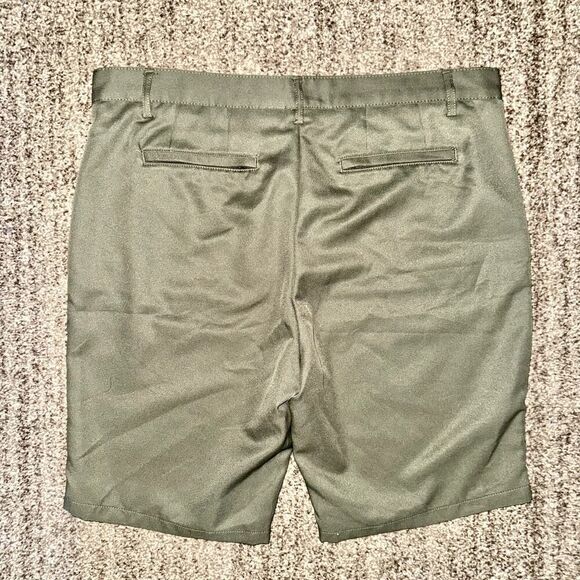Vince Camuto Men's Performance Polyester Shorts in Solid Olive Green Size 36 - Picture 7 of 8